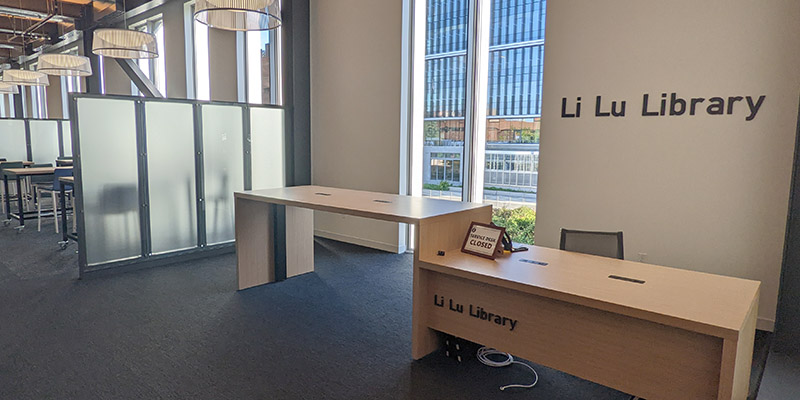 Photo of the Li Lu Library Research Help & Information Desk